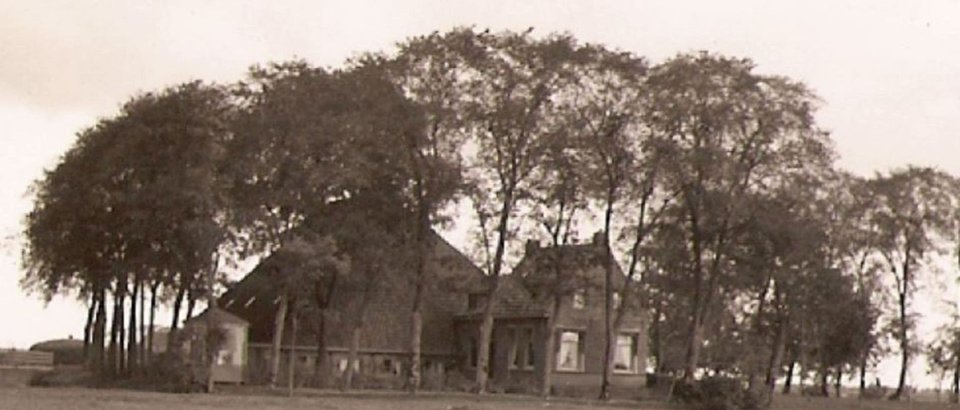 Friese kop hals rompboerderij met rijke historie Dearsum omstreeks 1913
